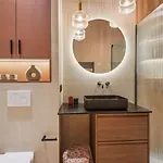 Modern 1bdr Flat In The Heart Of